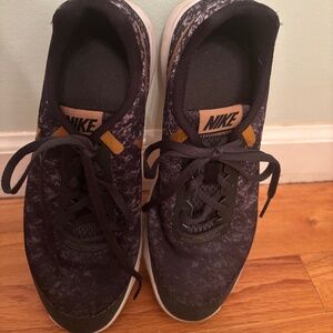 Nike cross trainers 9 women’s